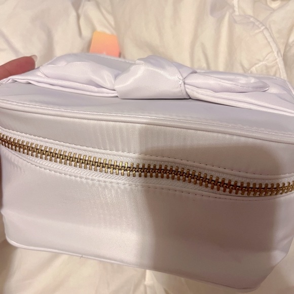 Stoney Clover Lane x Target White Top Knot Make Up Case Limited Edition - Picture 1 of 3